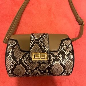 Elegant Tan and Black Snakeskin Pattern Bag